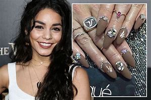 VanessaPalmerBlas/doingnails.jpg